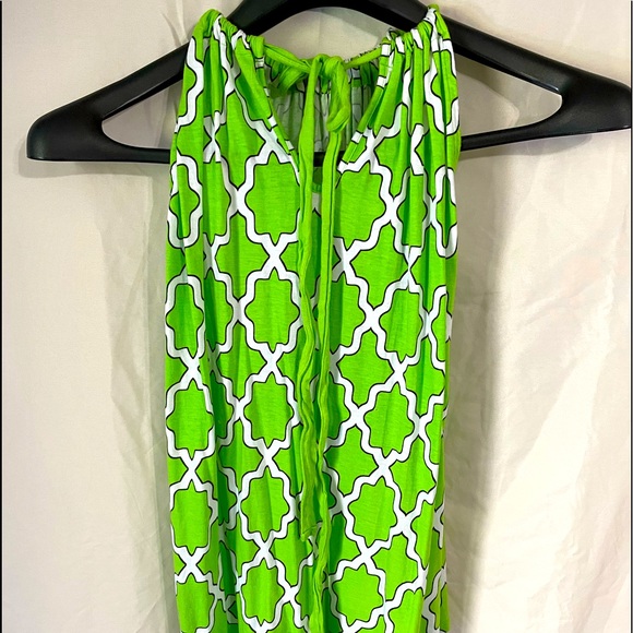 crown & ivy Tops - Women’s green 1X tank top